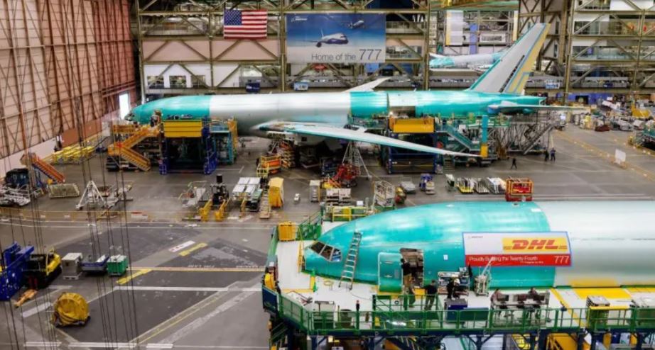 Boeing offers staff 25% pay hike in bid to avoid strike