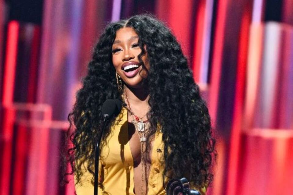 SZA’s Deluxe ‘Lana’ Release Puts ‘SOS’ Back at No. 1 on Albums Chart